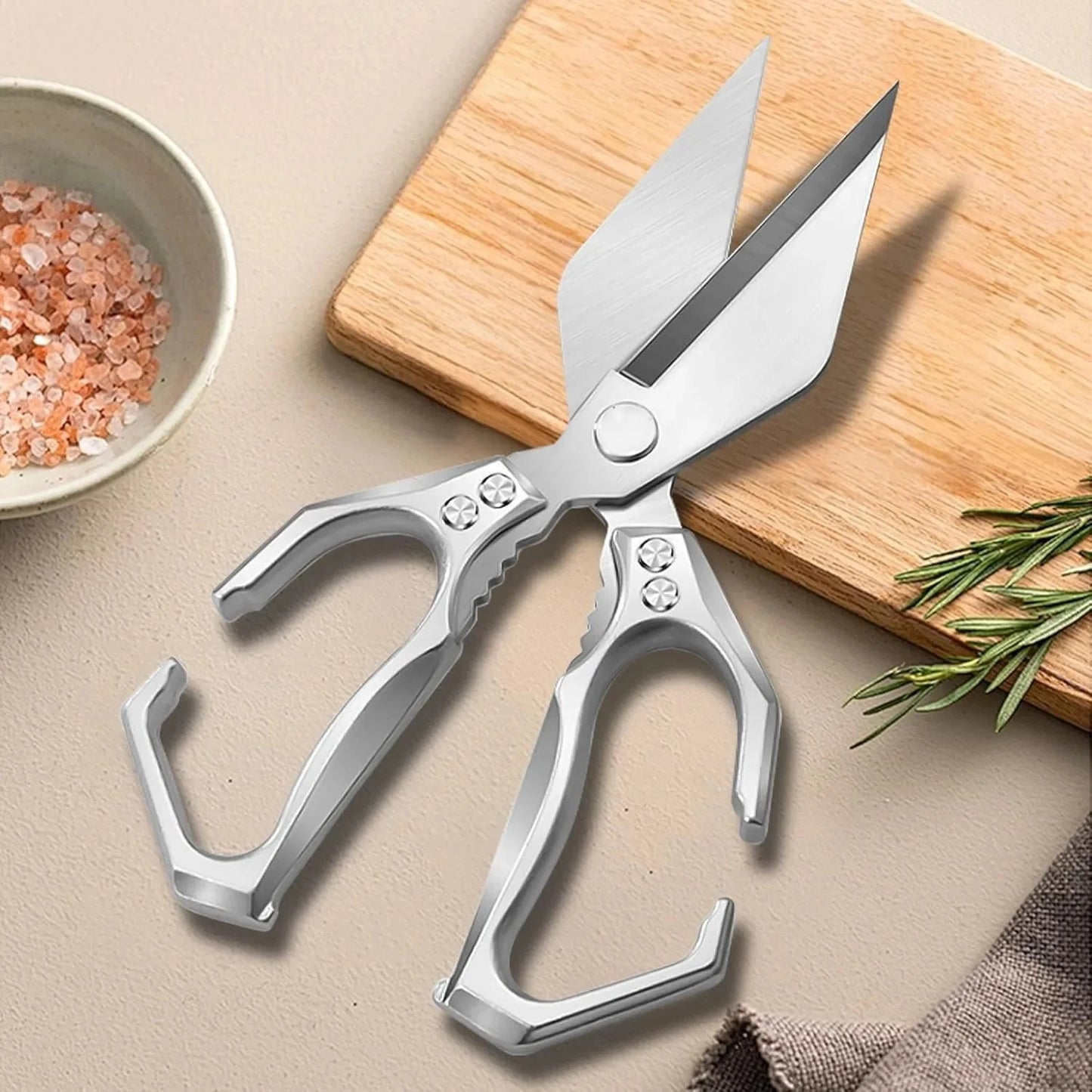 "Multi-purpose meat and fish scissors for home cooking"
